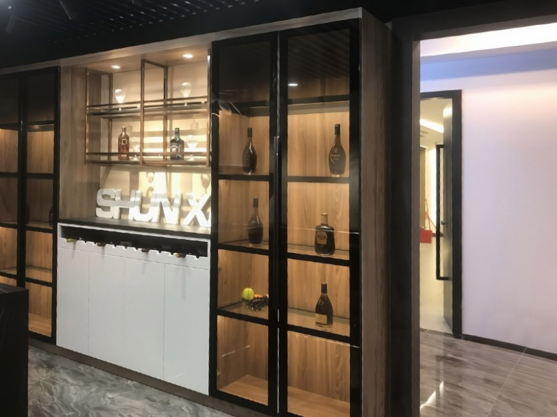 顺馨展厅酒柜